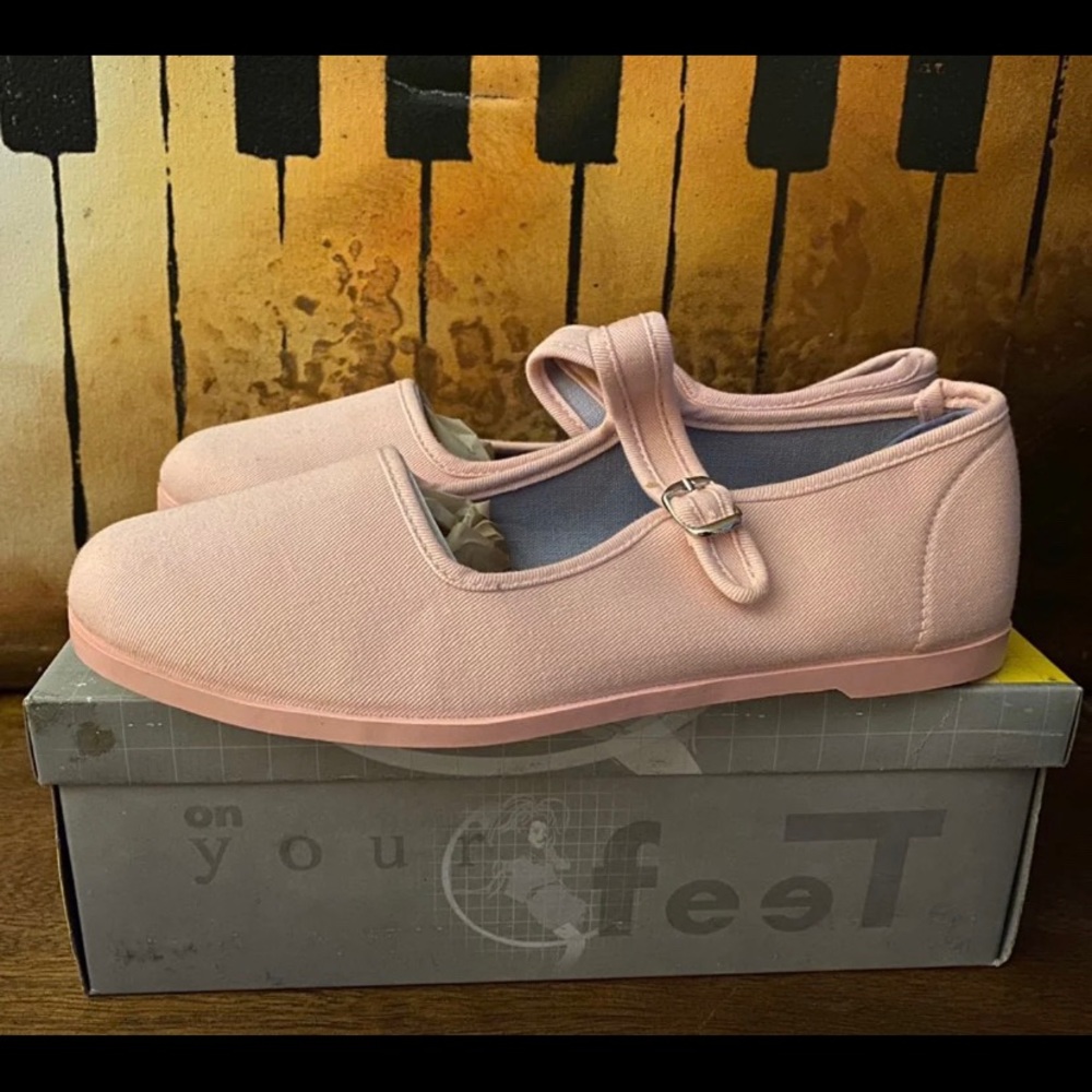 Pale pink Kong Fu shoe